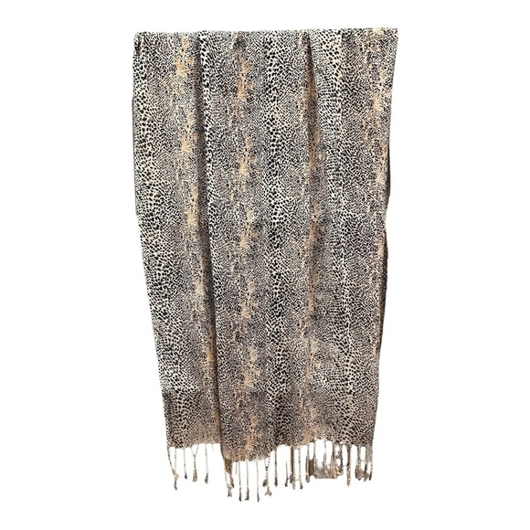 Leopard Scarf with Fringe. Brand and material unknown. - Picture 5 of 5